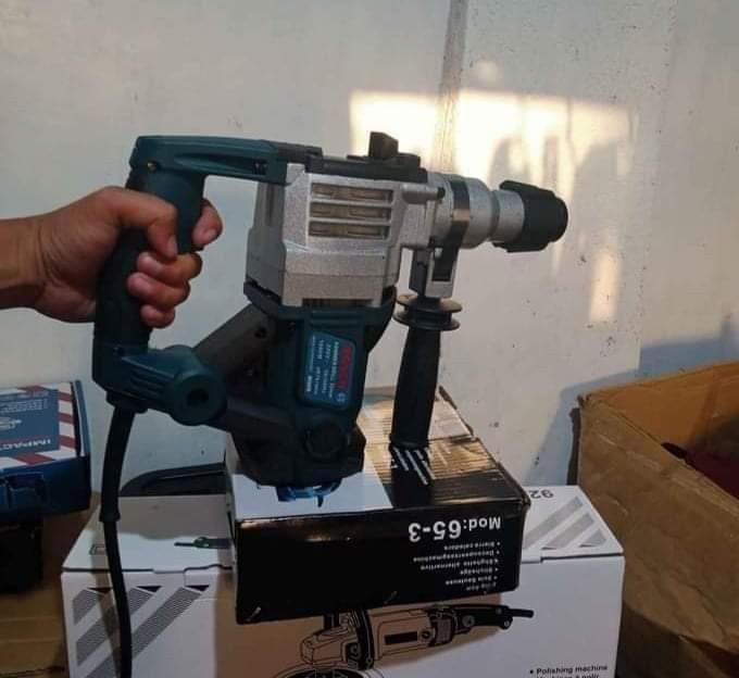 BOSCH CHIPPING GUN W/HAMMER DRILL, Commercial & Industrial