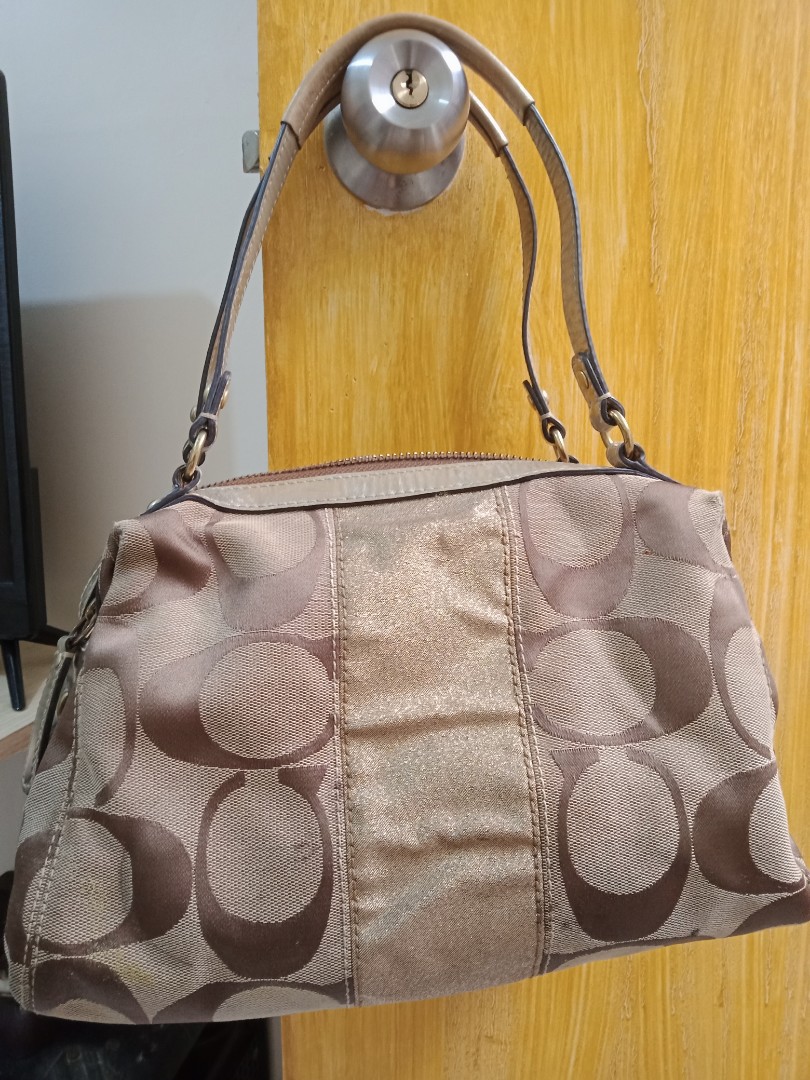 Coach, Women's Fashion, Bags & Wallets, Purses & Pouches on Carousell