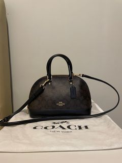 (Category: ) located in . Submitted by meeracles.closet (Listing ID 1183564749, Image 1). Description: .