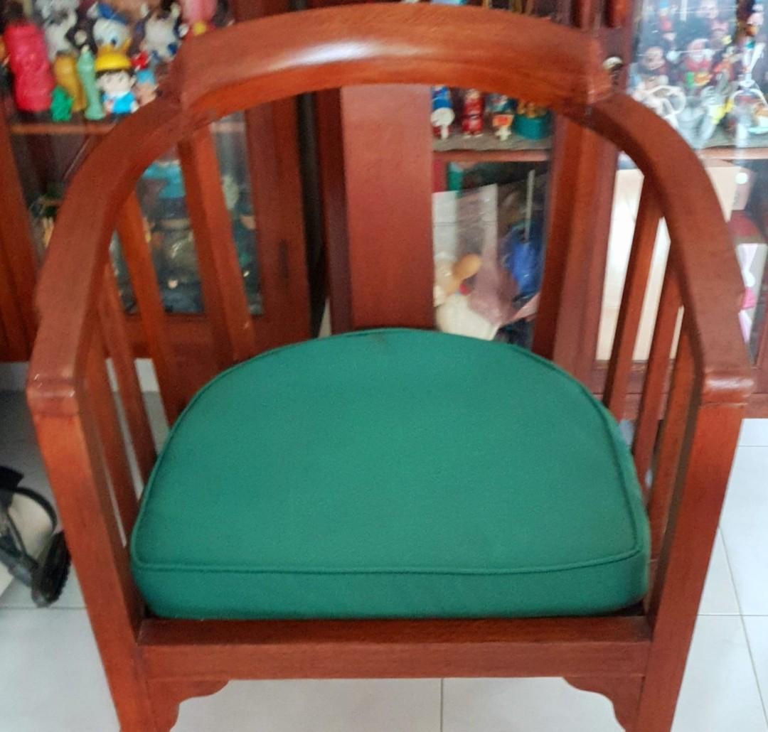 Colonial Era Government Office Chair with Armrest, Hobbies & Toys