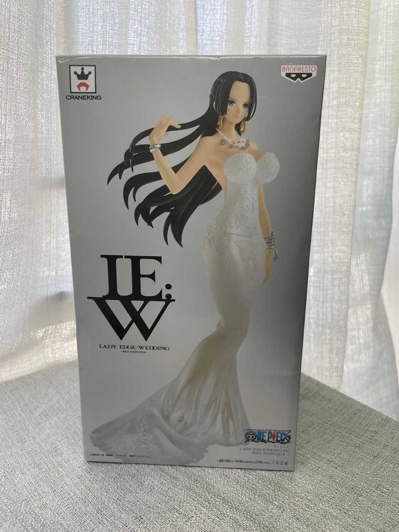 日版金證海賊王女帝婚紗one piece figure, 興趣及遊戲, 玩具& 遊戲類