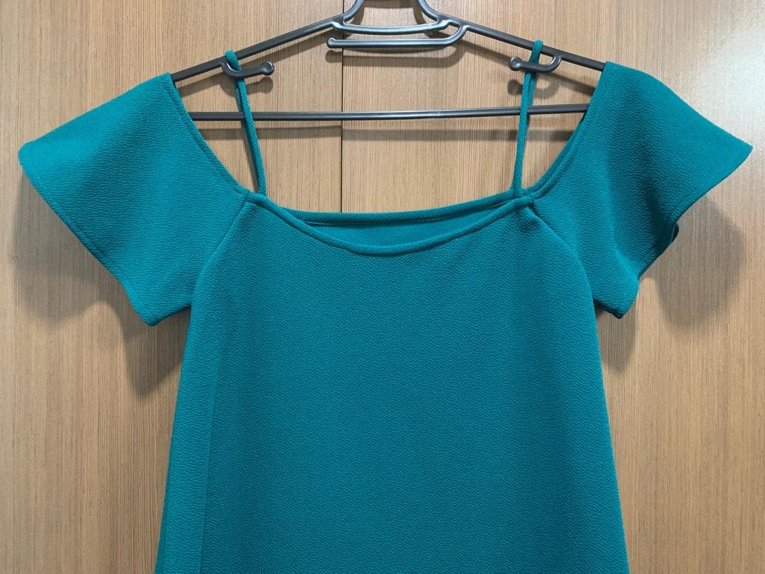 Emerald Green Top (Category: Blouses) located in Paranaque City. Submitted by bfria (Listing ID 1183539948, Image 2). Description: Fits Small to Medium frame 👓 PLEASE READ 👓 📌 Item is secondhand unless stated New 📌 Color may vary due to lighting 📌 Shipment sched: Every Saturday. The buyer will shoulder the shipping fee. 📌 NO RUSH shipping 📌 Kindly manage your expectations 📩 Inquiries will be answered within 24 hours 🌿 Mode of Payment: Gc