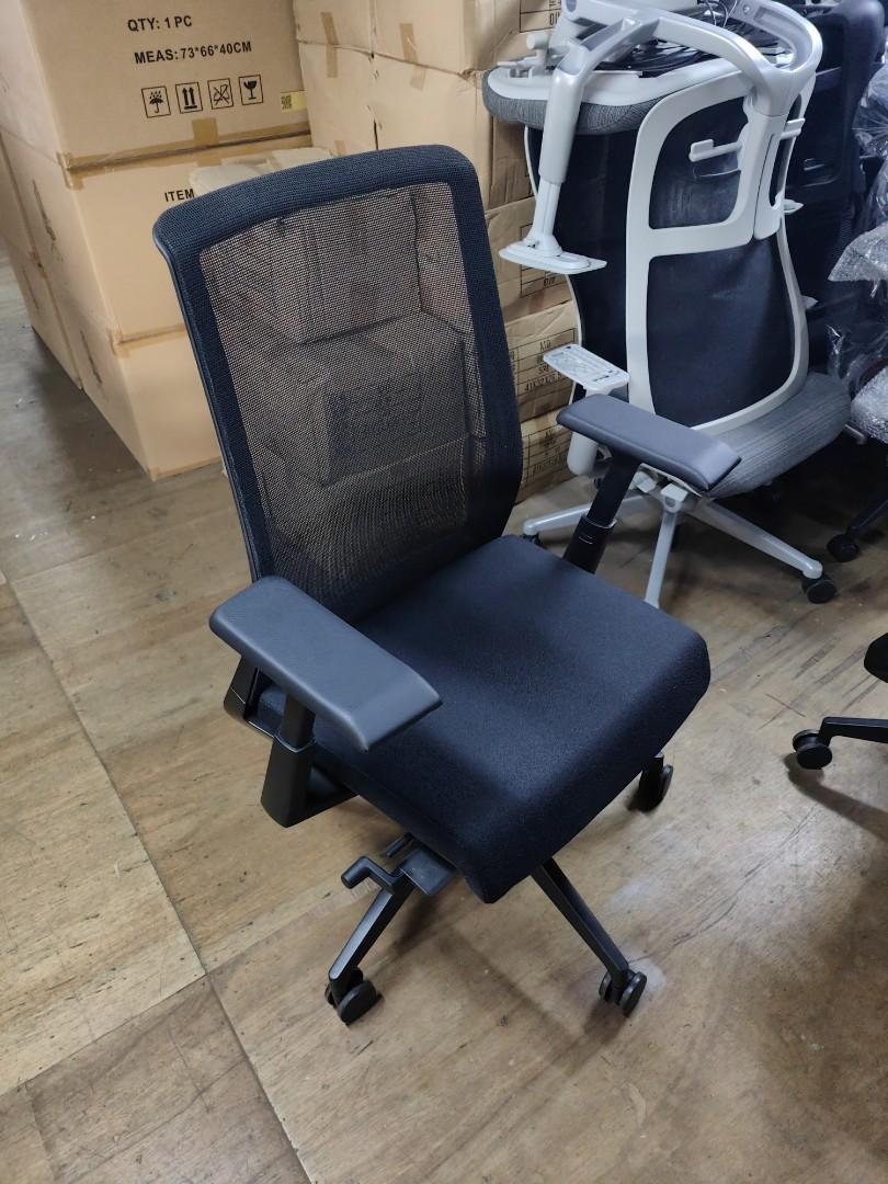 Haworth very mesh 2D Armrest full functioning ergonomic office chair