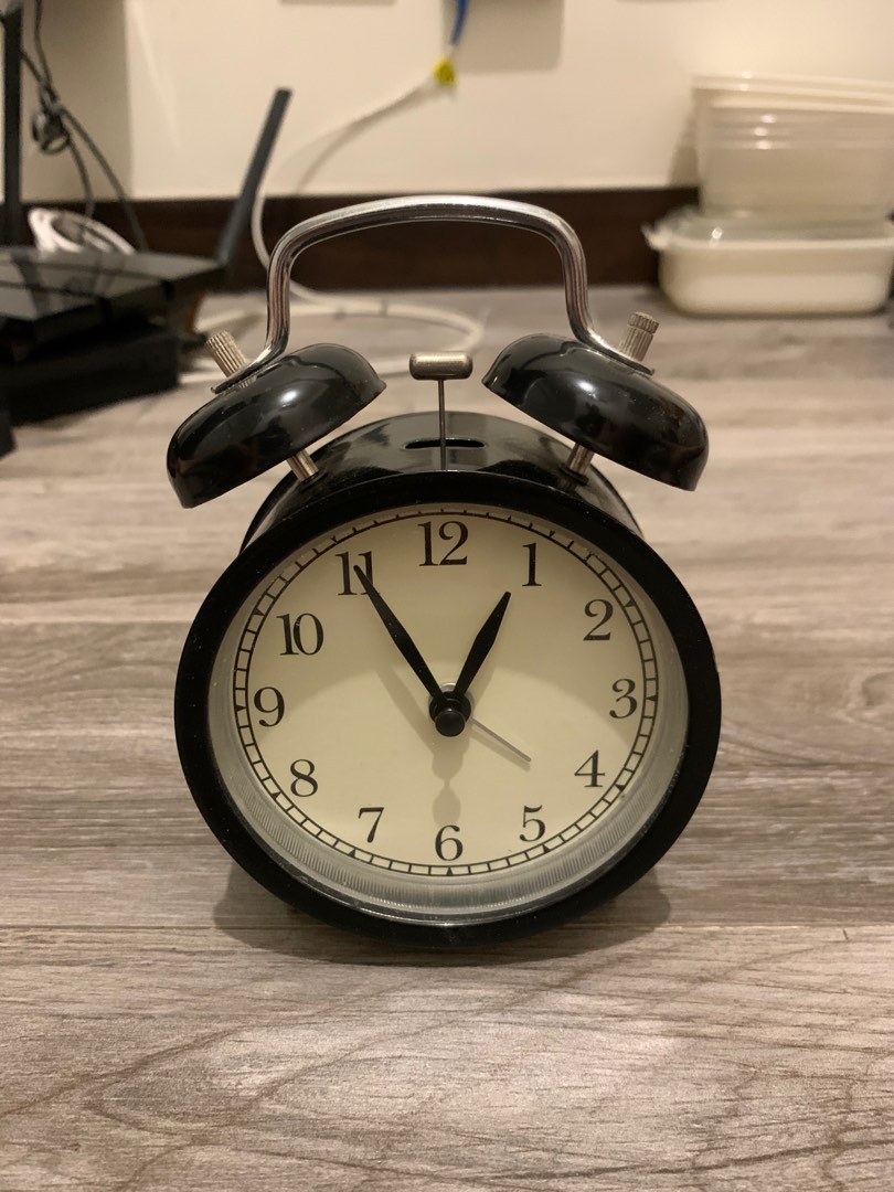 IKEA alarm clock, 傢俬＆家居, 家居裝飾, 時鐘 Carousell