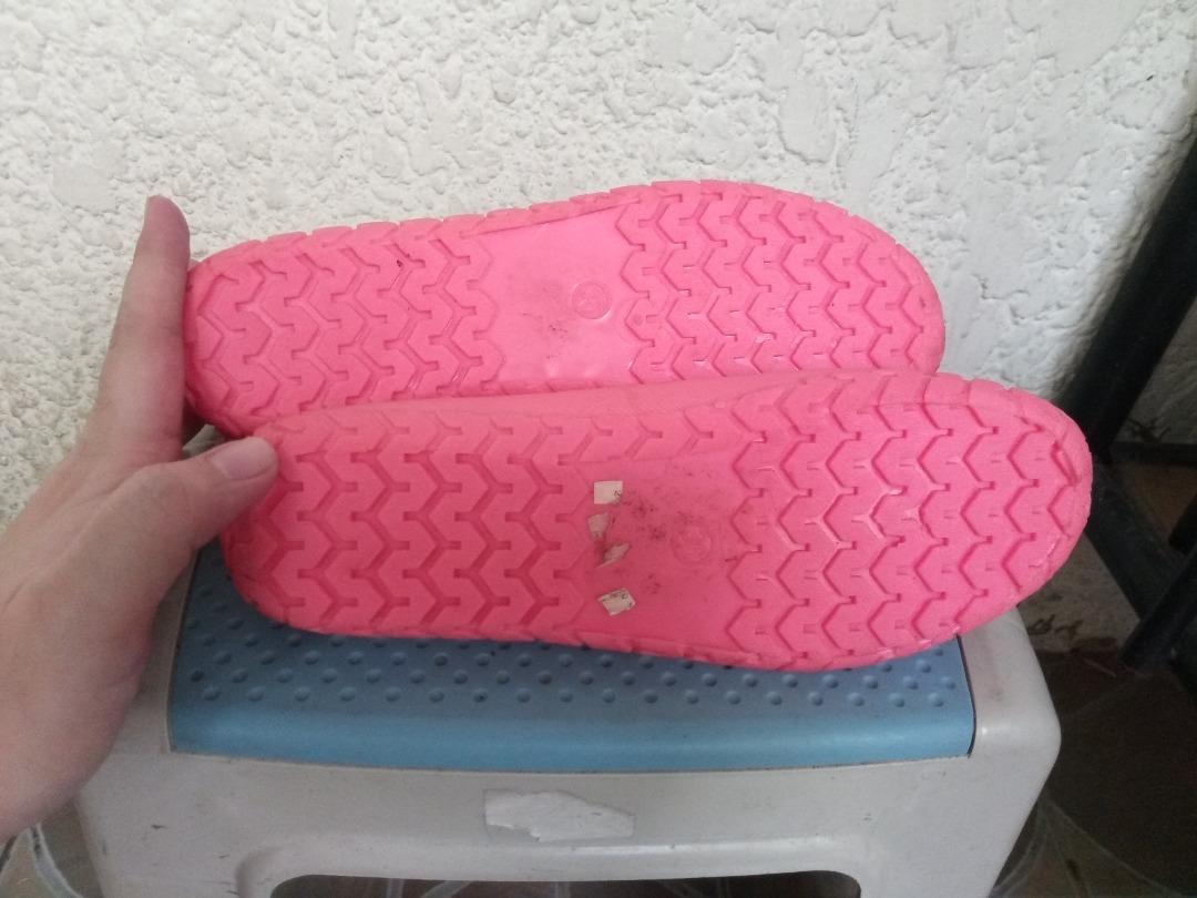 Jelly shoes Never used size US 36 (Category: Slippers and slides) located in Bacoor. Submitted by anarkaye (Listing ID 1183600435, Image 2). Description: ❤️ Bought in the US 🇺🇲 ❤️ Never used (too small for the wearer) ❤️ Size 36 for Women.
