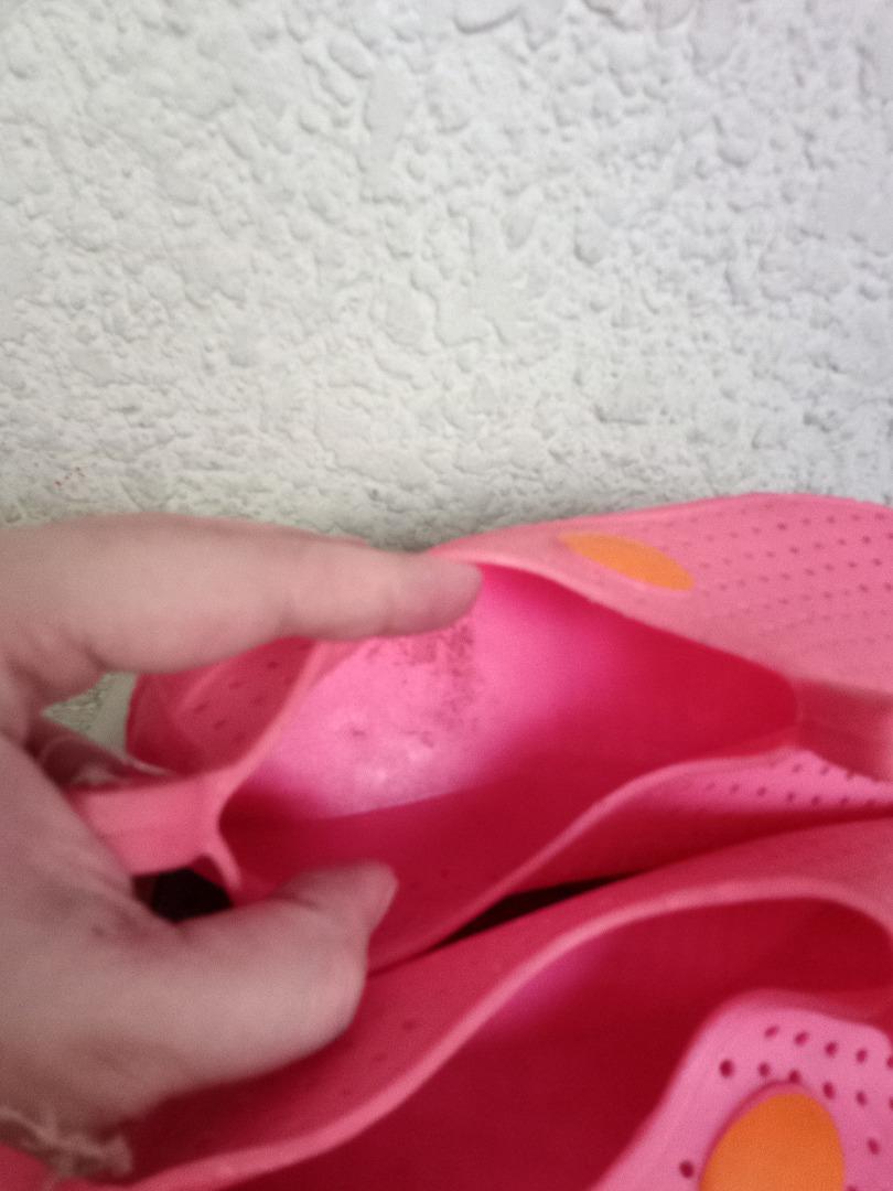 Jelly shoes Never used size US 36 (Category: Slippers and slides) located in Bacoor. Submitted by anarkaye (Listing ID 1183600435, Image 3). Description: ❤️ Bought in the US 🇺🇲 ❤️ Never used (too small for the wearer) ❤️ Size 36 for Women.