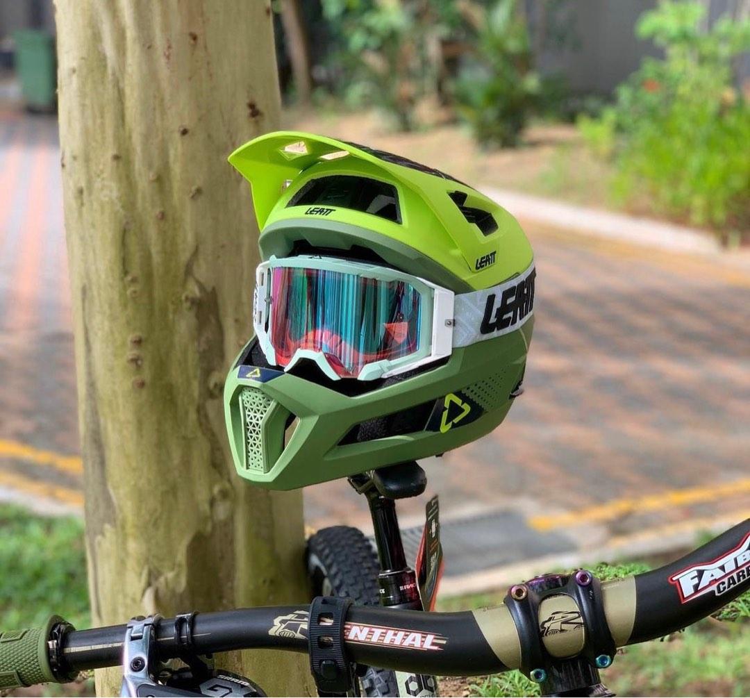 Leatt 4.0 MTB Enduro Helmet Castus V21.1 Large Removable chin