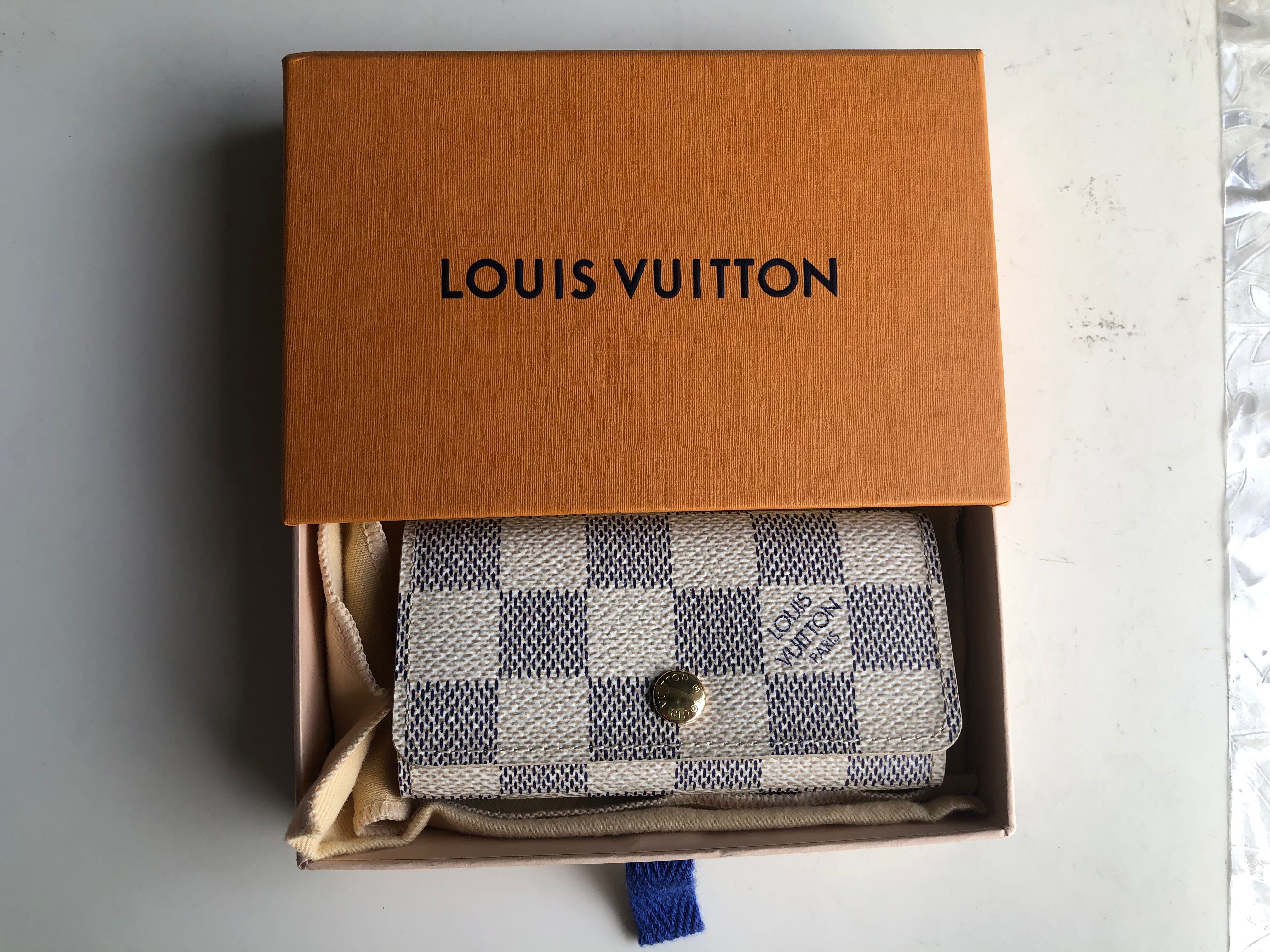 Louis Vuitton Monogram Shadow Dragonne Key Holder - Black