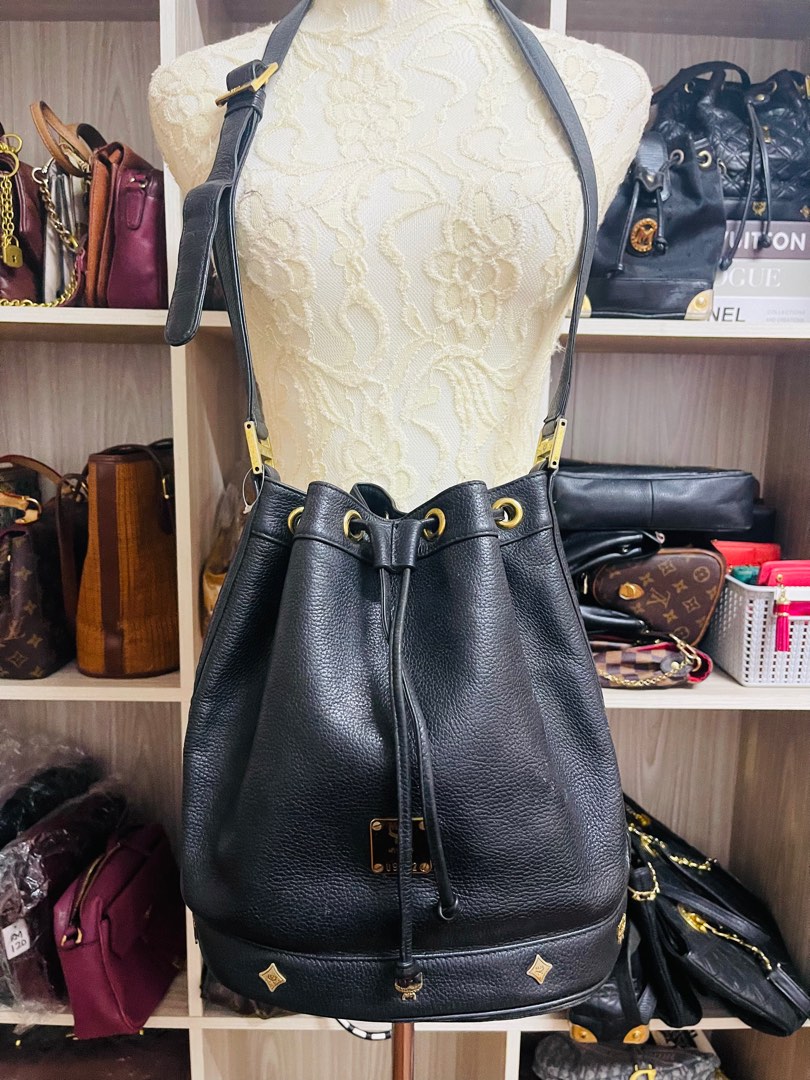 Bucket deals sling bag