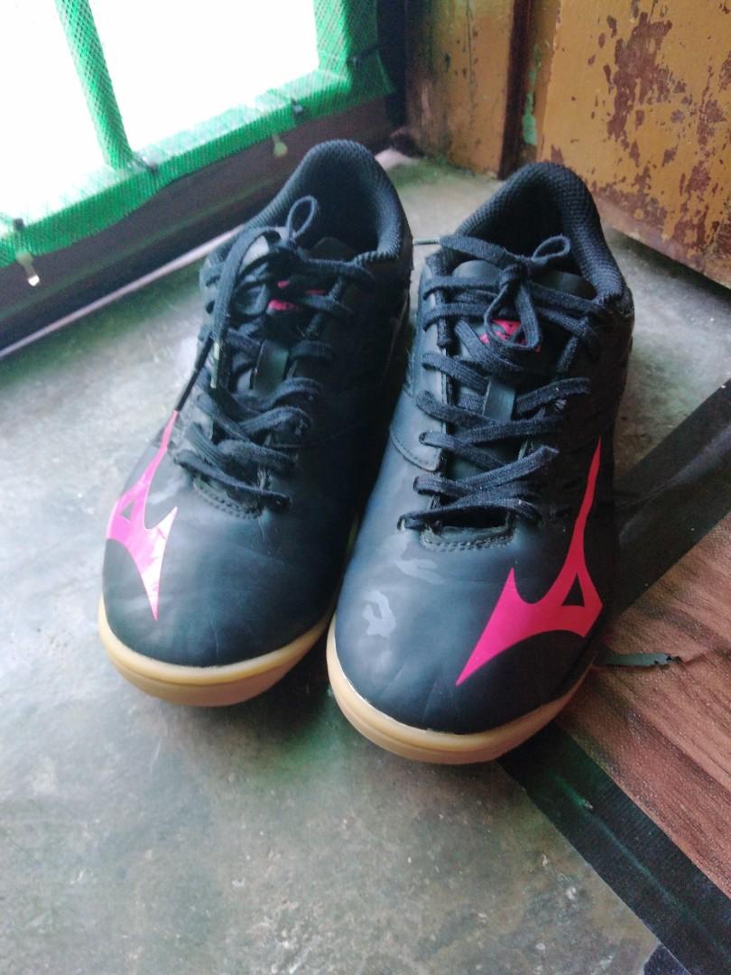mizuno futsal shoes