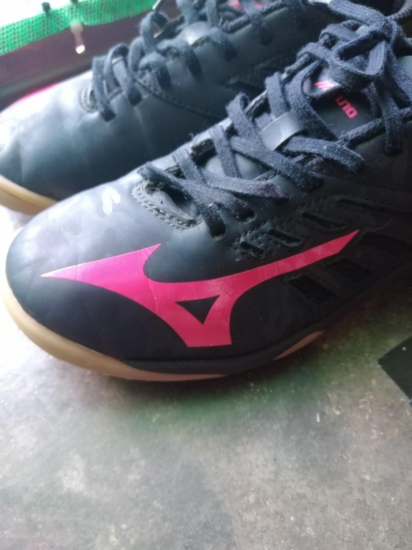 mizuno futsal shoes