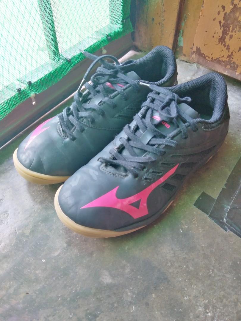 mizuno futsal shoes