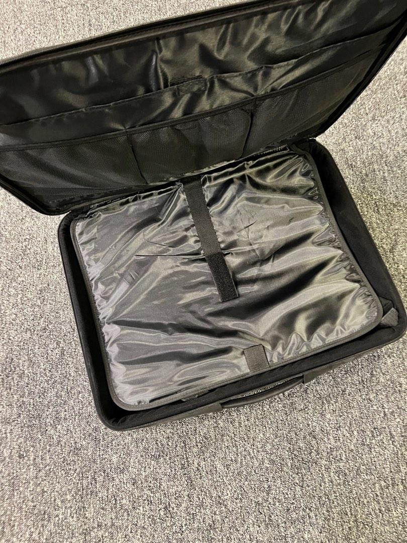 Multi purpose guitar pedal bag, Hobbies & Toys, Travel, Luggage on