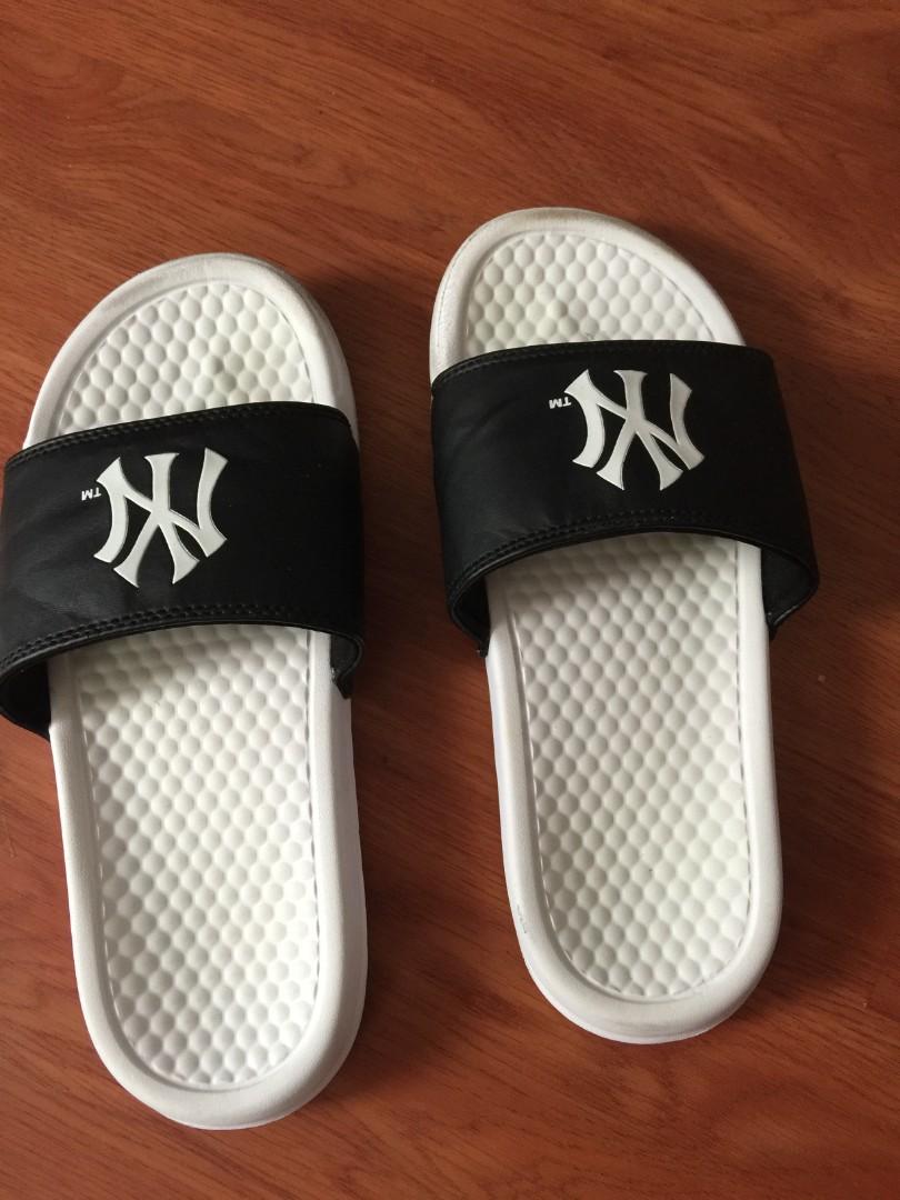 New York Yankees slide, Men's Fashion, Footwear, Slippers & Slides on  Carousell