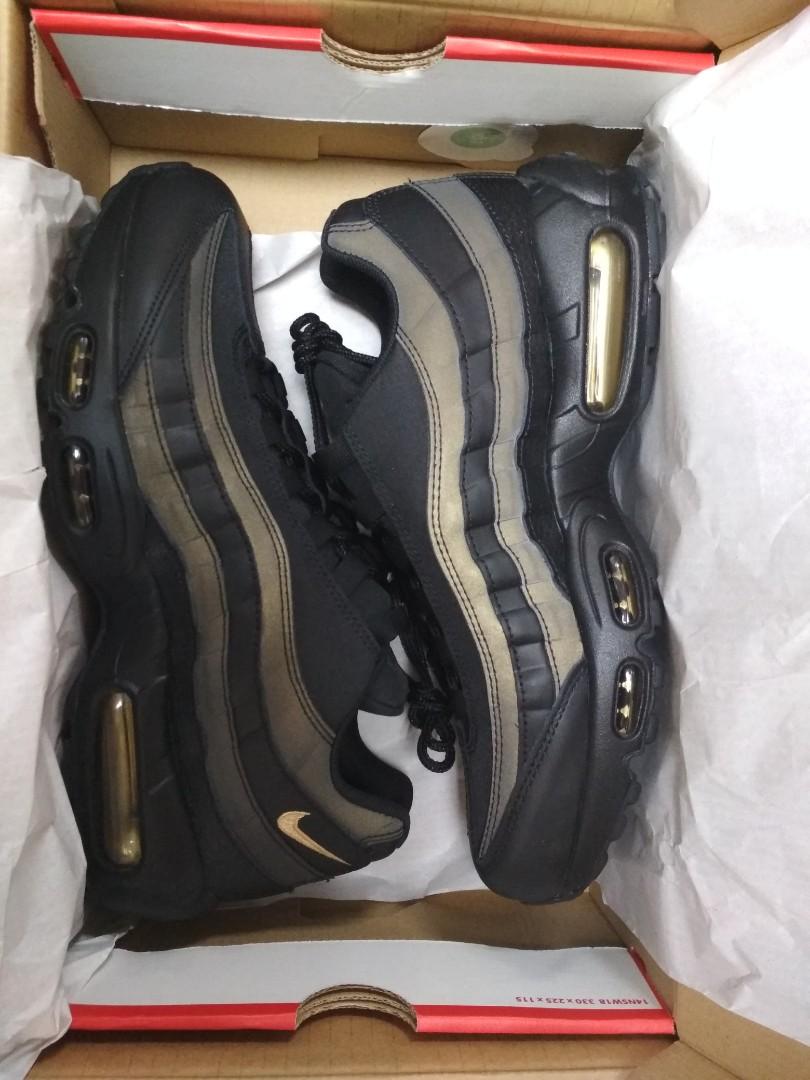 Nike air max 95 premium se black/metallic hot sale gold