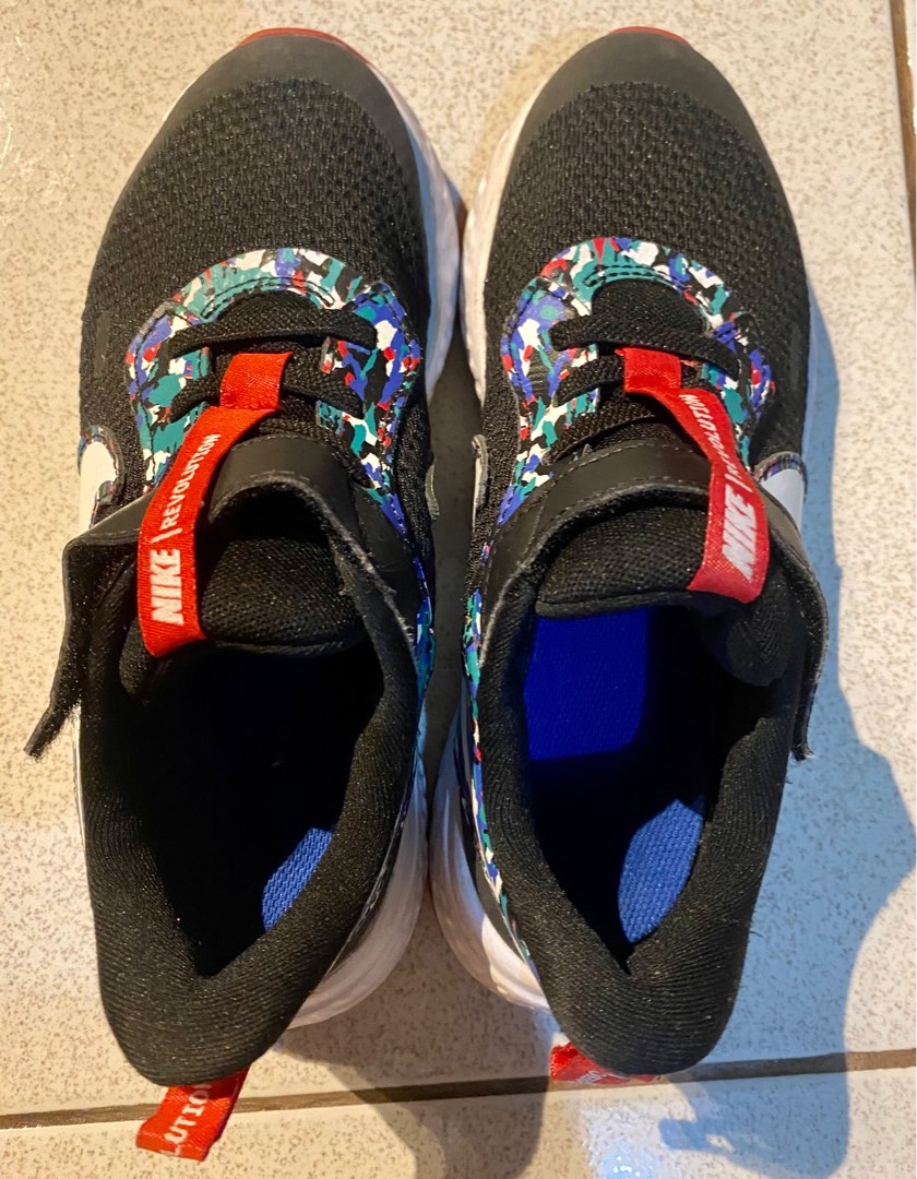 childrens nike revolution trainers