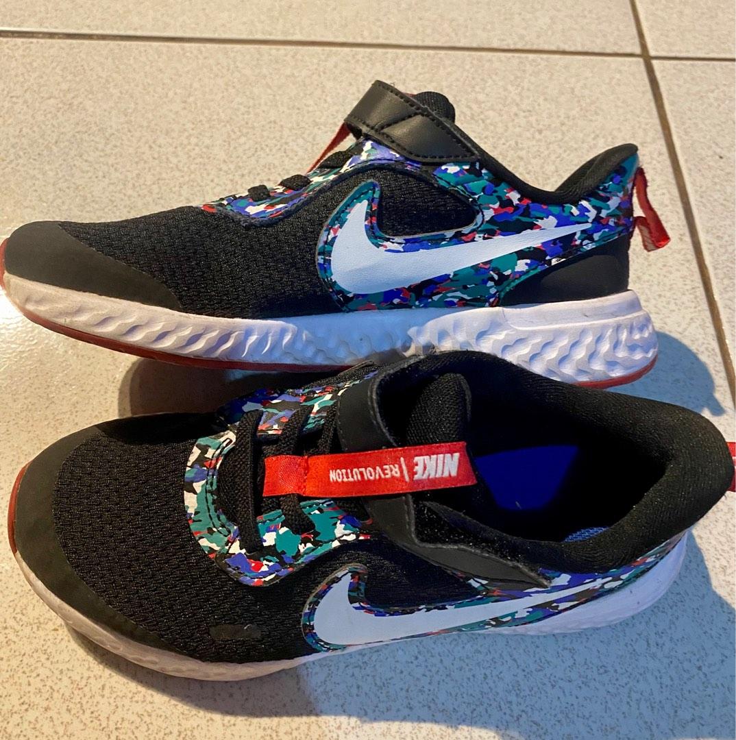 childrens nike revolution trainers