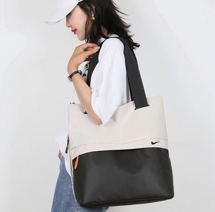 Nike shoulder bag store women's
