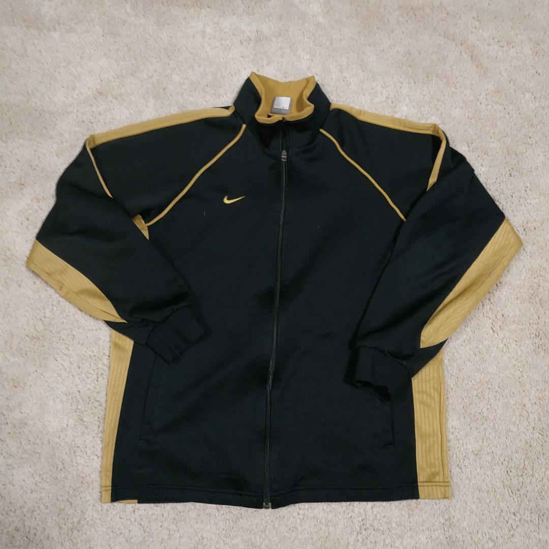Black and gold on sale nike track jacket