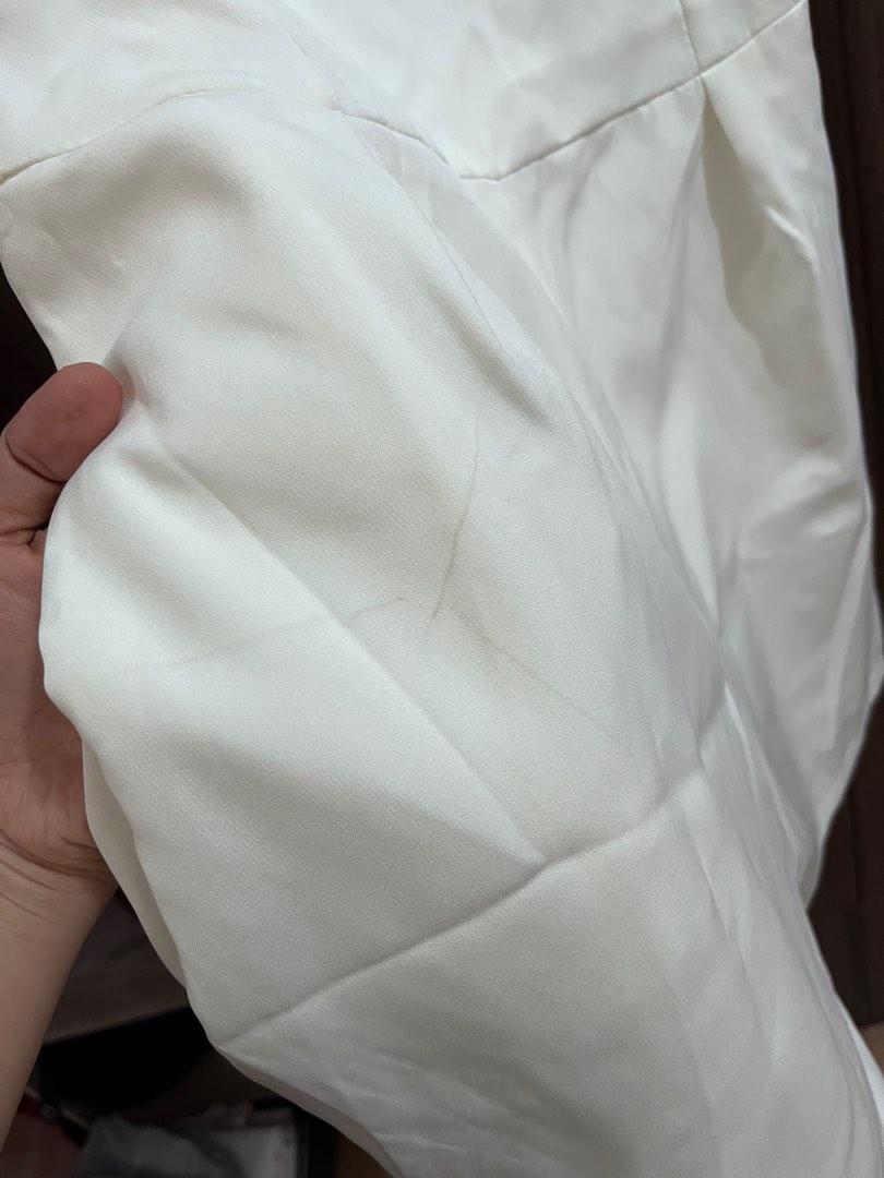 Off shoulder Romper (Category: Rompers) located in General Trias. Submitted by ClosetCleanup (Listing ID 1183565964, Image 3). Description: Used once for a photoshoot. Check photo for flaws - dirt marks from being kept in the cabinet for a long time. Can be removed when washed. Off white. Comfy fabric. Fully lined. Perfect for beach trips or sunny dates.🙂 RFS: Decluttering.