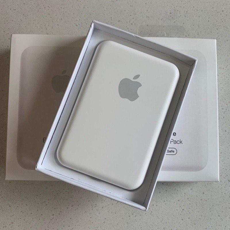 Original Apple✅iPhone Wireless Magsafe Battery Pack (Category: Chargers & Cables) located in Quezon City. Submitted by camille96 (Listing ID 1183673668, Image 3). Description: Original Apple Guaranteed ☑️ PRICE LIST Adapter •20 watts adapter-999php •18 watts adapter- 950php •12 watts adapter- 850php Cable •Usb-C to Lightning(Type C Cable)- 850php •1m cable Lightning to Usb- 790php •2m cable Lightning to Usb- 850php •Usb-C to C Cable(1m)- 950php B