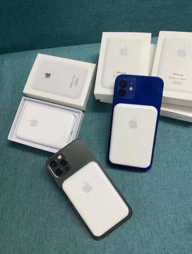 Original Apple✅iPhone Wireless Magsafe Battery Pack (Category: Chargers & Cables) located in Quezon City. Submitted by camille96 (Listing ID 1183673668, Image 2). Description: Original Apple Guaranteed ☑️ PRICE LIST Adapter •20 watts adapter-999php •18 watts adapter- 950php •12 watts adapter- 850php Cable •Usb-C to Lightning(Type C Cable)- 850php •1m cable Lightning to Usb- 790php •2m cable Lightning to Usb- 850php •Usb-C to C Cable(1m)- 950php B