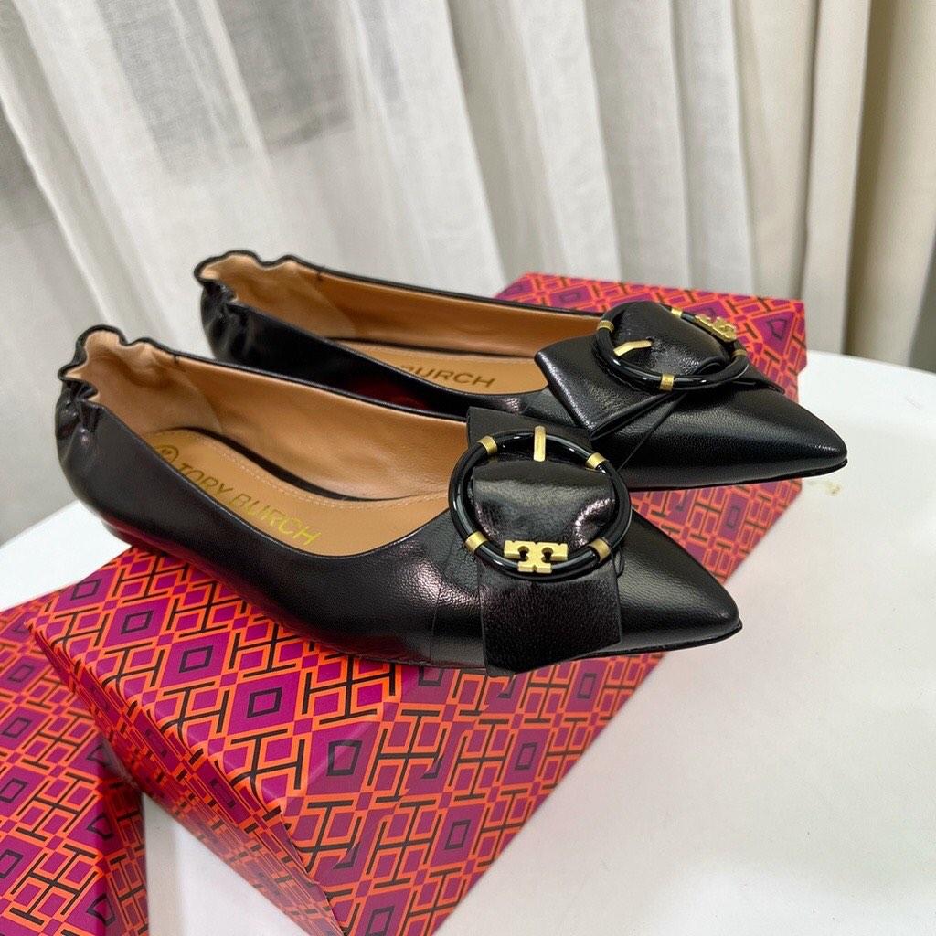 Round toe hotsell tory burch flats