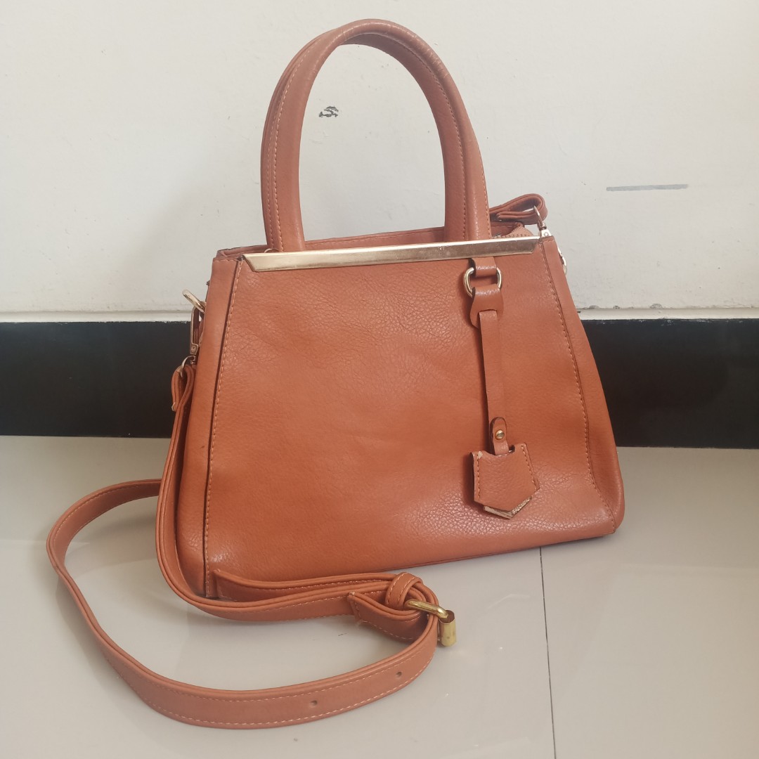 Jw pei half moon, Fesyen Wanita, Tas & Dompet di Carousell