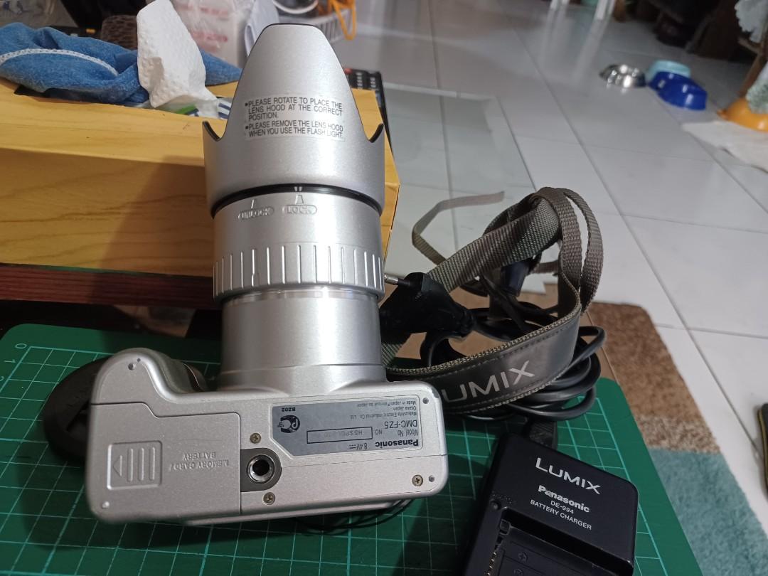 Panasonic Lumix DMCFZ5 5MP 12X Optical Zoom 2gb SD Card with Battery