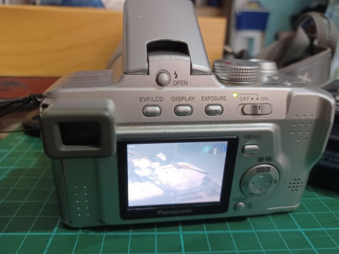 Panasonic Lumix DMCFZ5 5MP 12X Optical Zoom 2gb SD Card with Battery