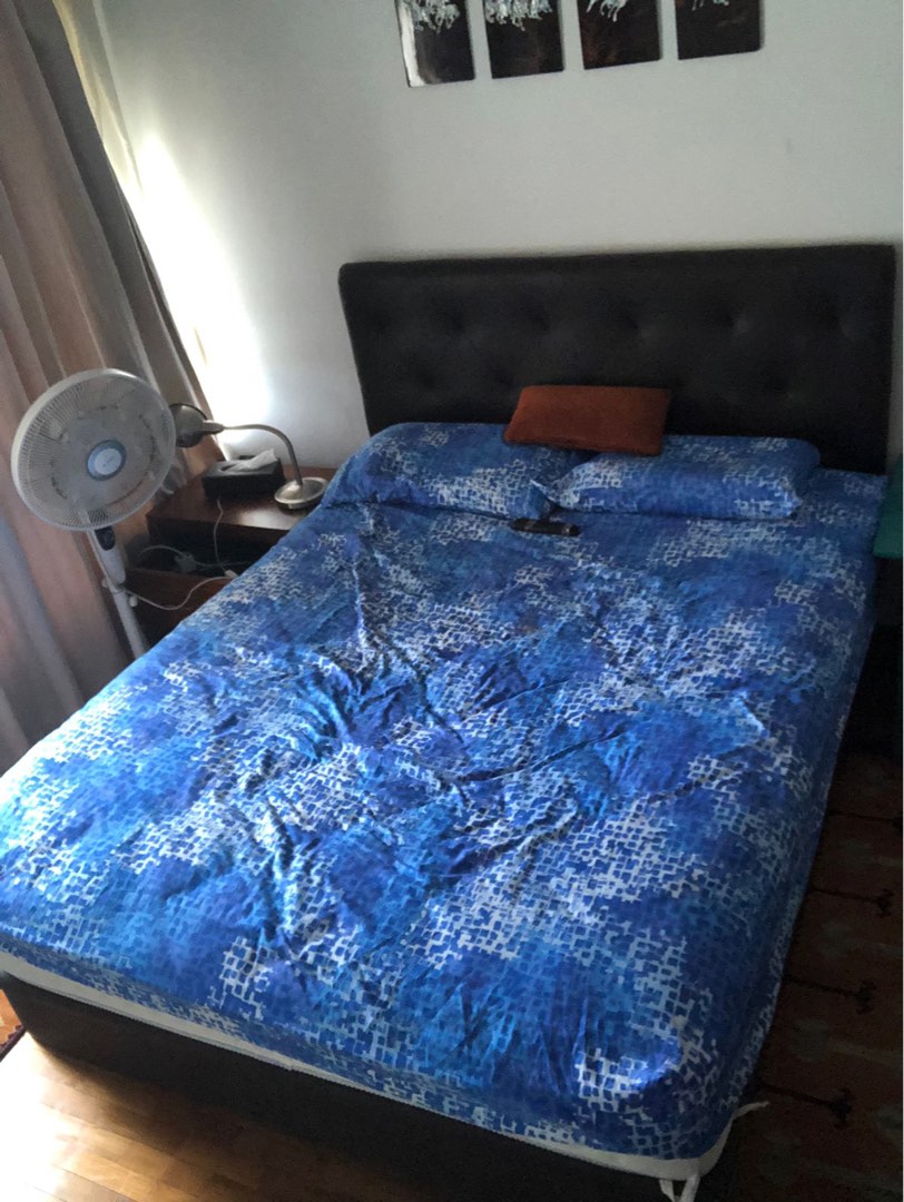 URGENT !!!! Pneumatic storage Queen bed frame , mattress sold