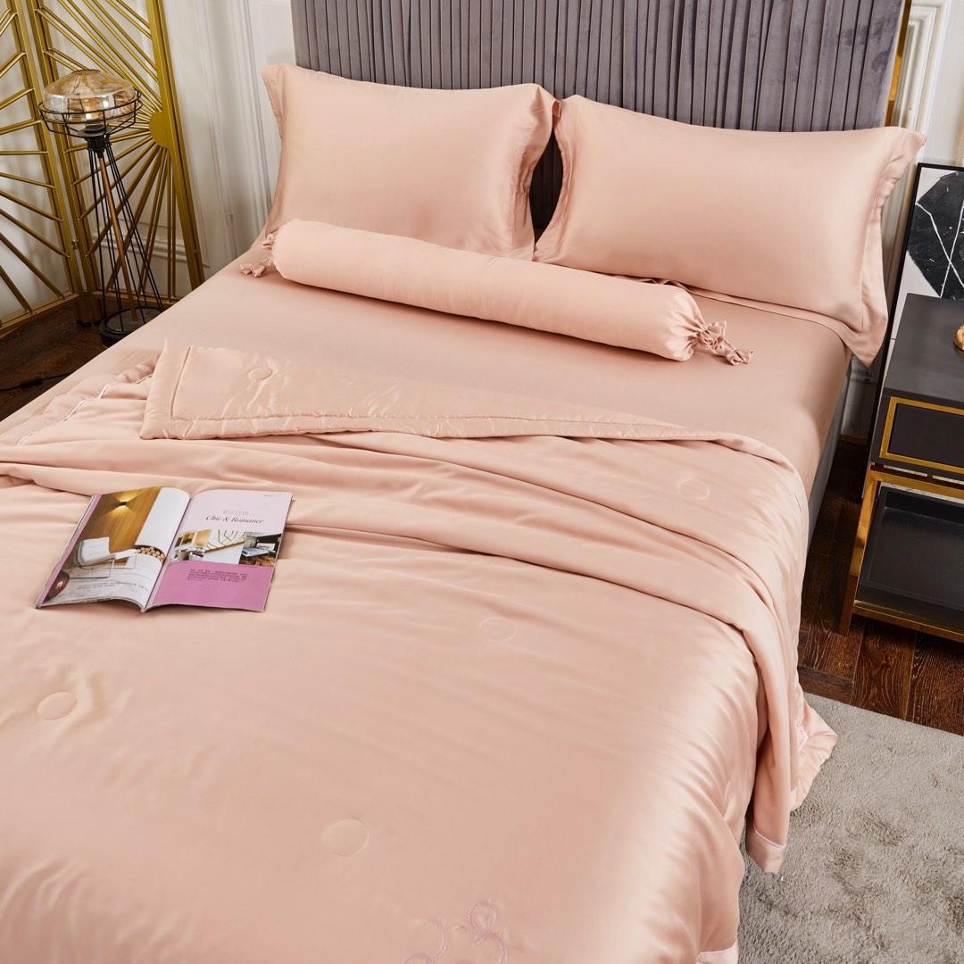 TENCEL Fitted Sheet Set Super single Kingsize comes with 2 Pillow Cases (Category: Bedding & Towels) located in Singapore. Submitted by bingyu0207 (Listing ID 1183309864, Image 3). Description: &TENCEL *Made from sustainable eucalyptus fibres *Silky softness, absorbency and smooth, cool-to-the-touch feel *Textiles of TENCEL are more absorbent than cotton, softer than silk and cooler than linen. *TENCEL material is hypoallergenic, odor-resistant ,