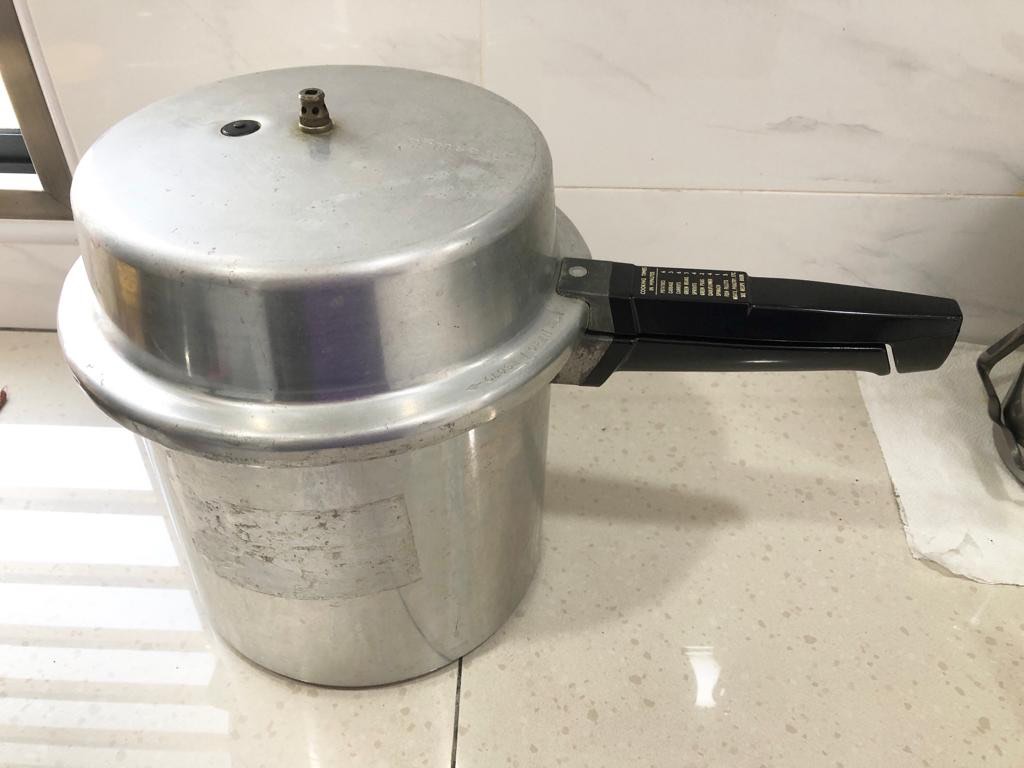 Vintage Prestige pressure cooker