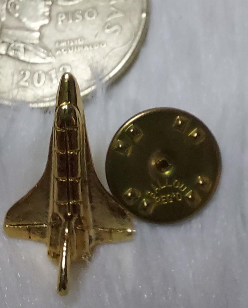 Vintage shuttle button pins (P100 each), Hobbies & Toys, Memorabilia ...