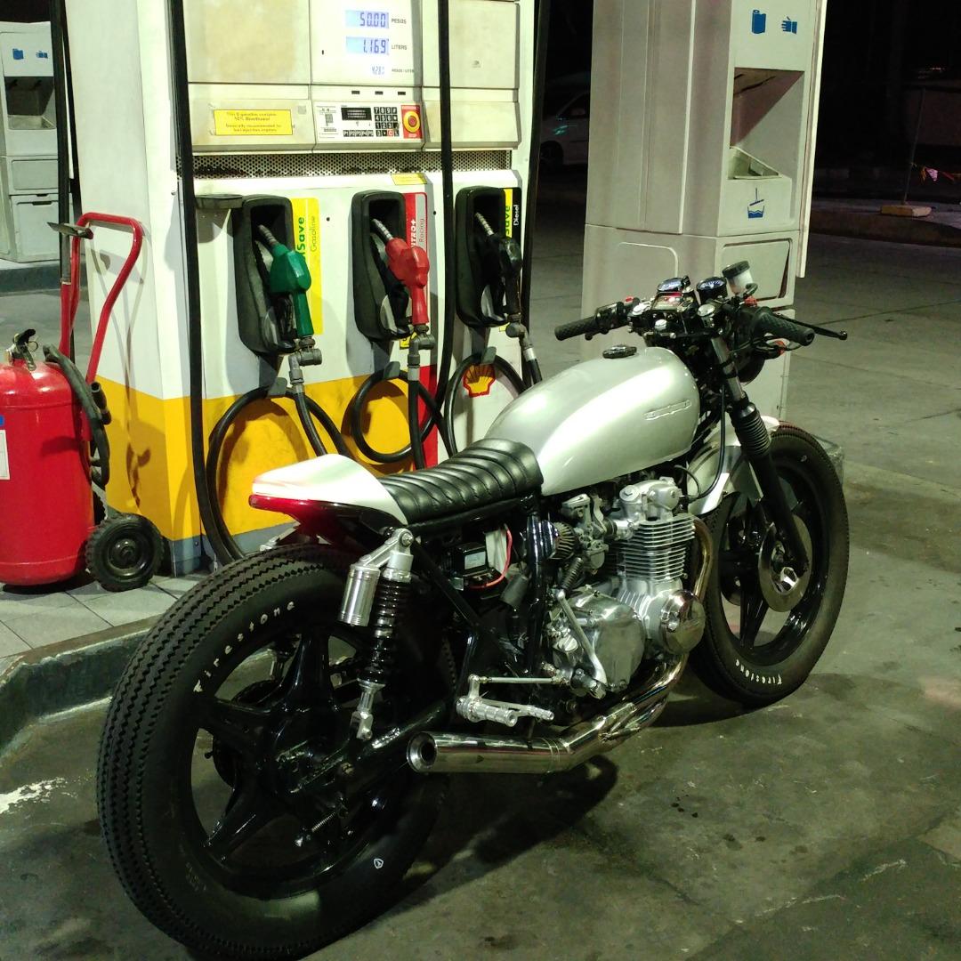 1975 Honda CB550F (Category: Motorbikes for Sale) located in Las Pinas. Submitted by mindlessghost (Listing ID 1183707829, Image 3). Description: Restored and custom 1975 Honda CB550F - Fixed or best price offer Issue: No papers Need to replace carburetors.