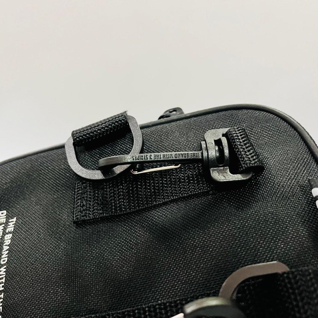 adidas 側背小包愛迪達三葉草DV2405, 他的時尚, 包包與錢包, 腰包、手