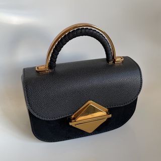 （分類：）位於 。 由 22Tisu 提交（商品編號 1183721893，圖片 1）。簡介： 。