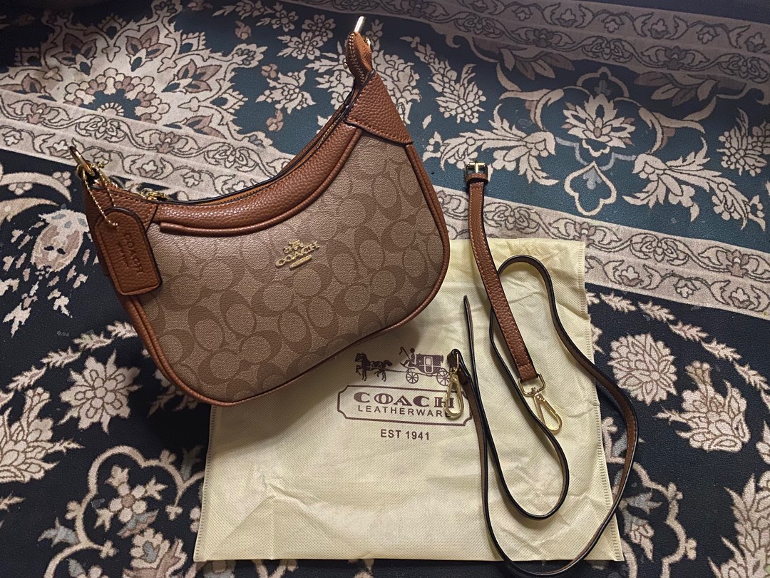 Coach banana wristlet shop