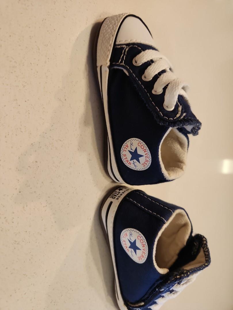 Newborn baby converse hotsell shoes