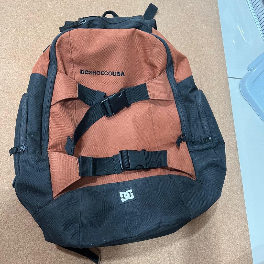 Dc outlet skateboard backpack