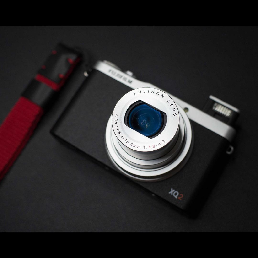 Fujifilm XQ2 Premium Pocket Stylish Minimalist Sensor XTrans CMOS II