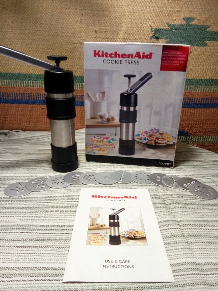KitchenAid Cookie Press, Furniture & Home Living, Kitchenware & Tableware,  Bakeware on Carousell