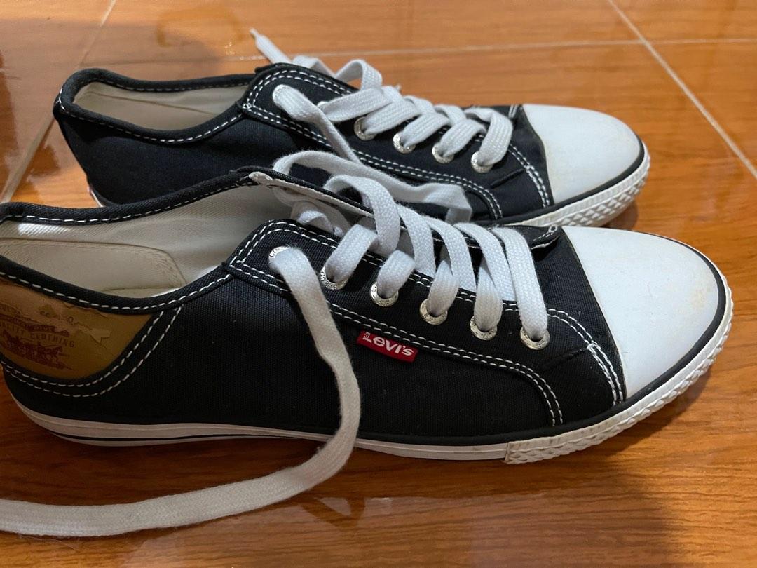 Levi chuck taylors top