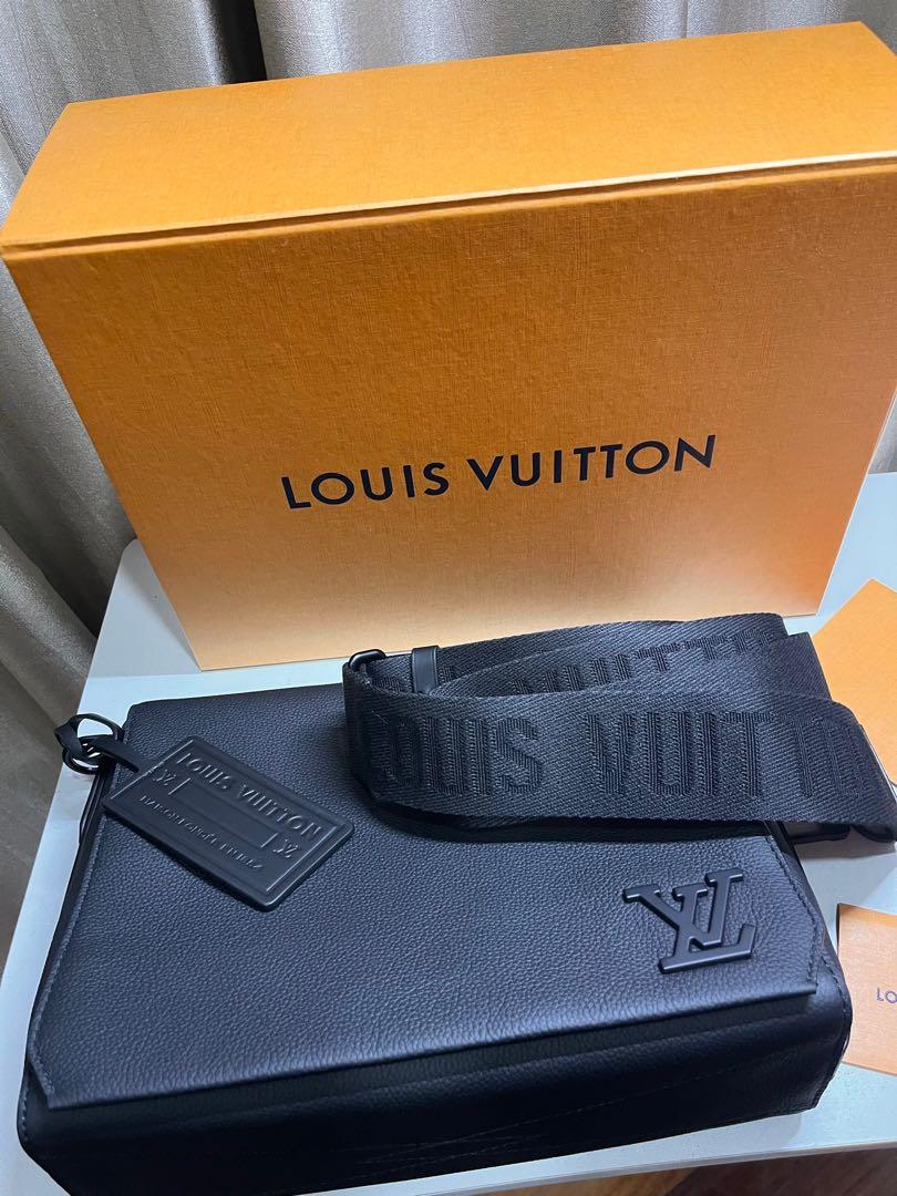 2022 Louis Vuitton Black Messenger W/tag Aerogram Messenger Bag M57080  Leather