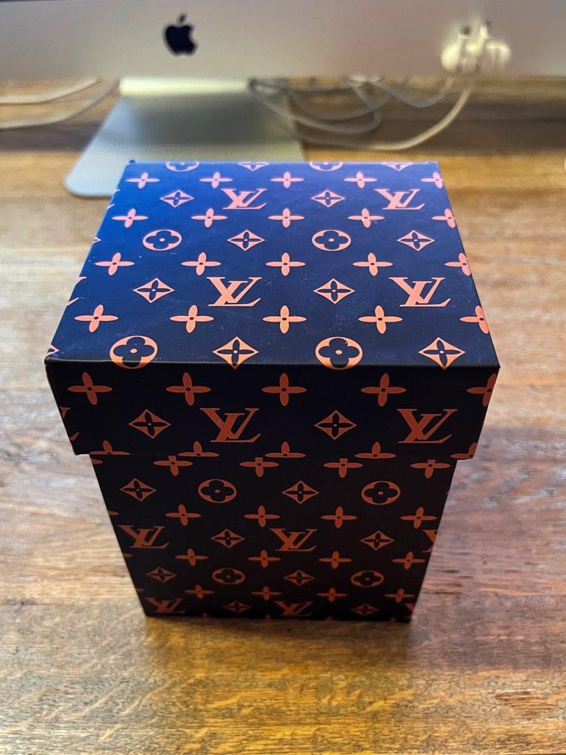Louis Vuitton vip gift 2018 Snow dome Vivienne & chocolate box in
