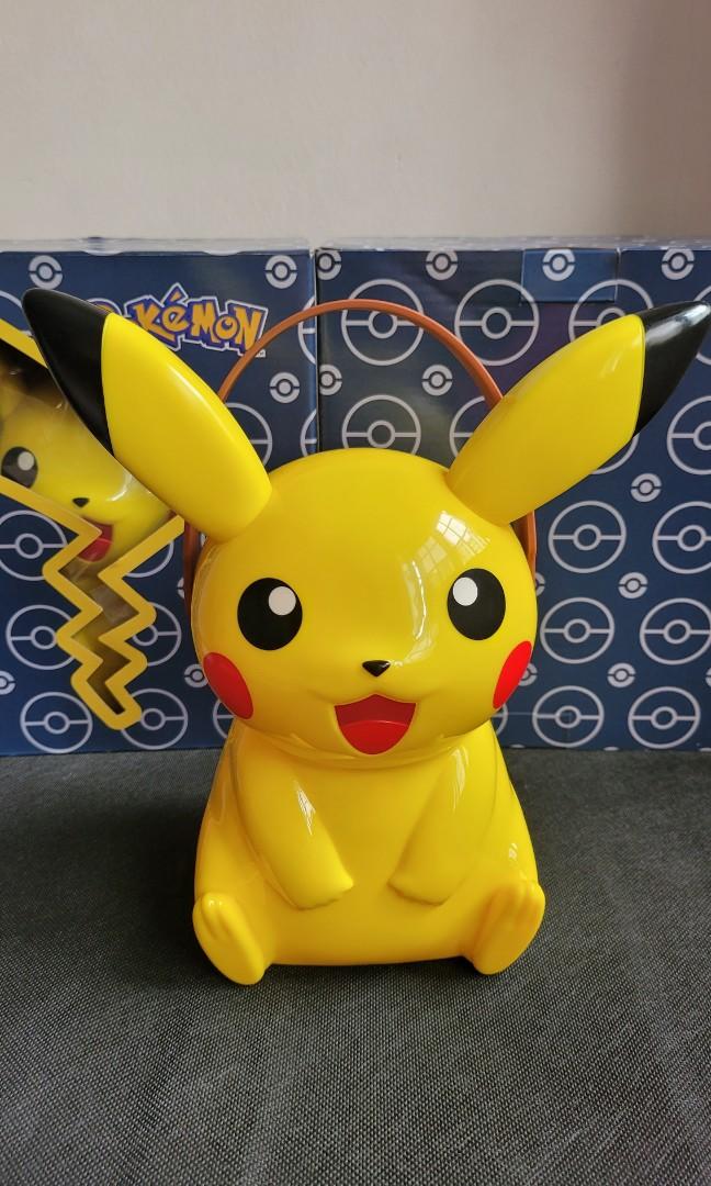 Mcdonalds Pikachu Pokemon carrier with trading card (Limited Edition