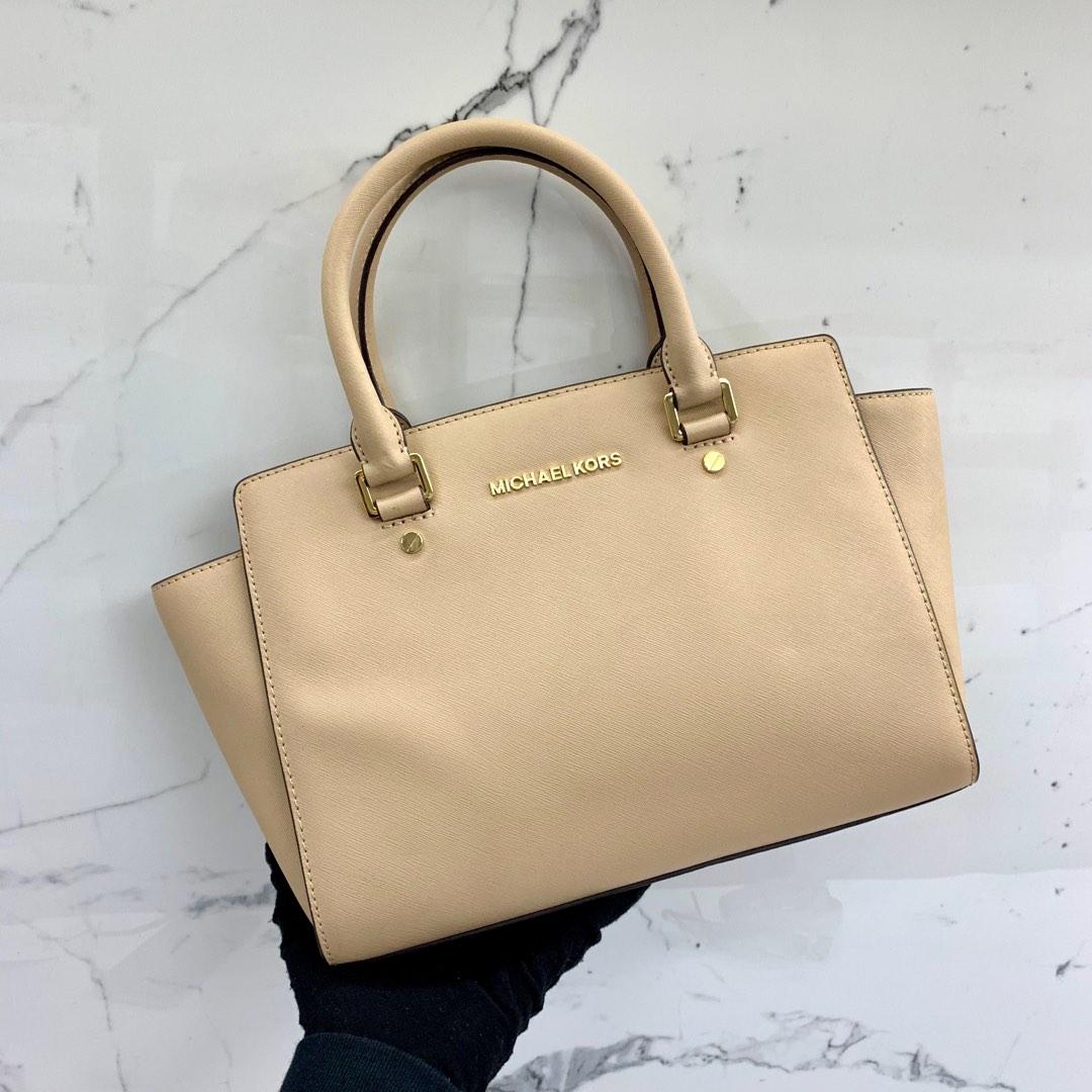 Michael kors sales beige shoulder bag