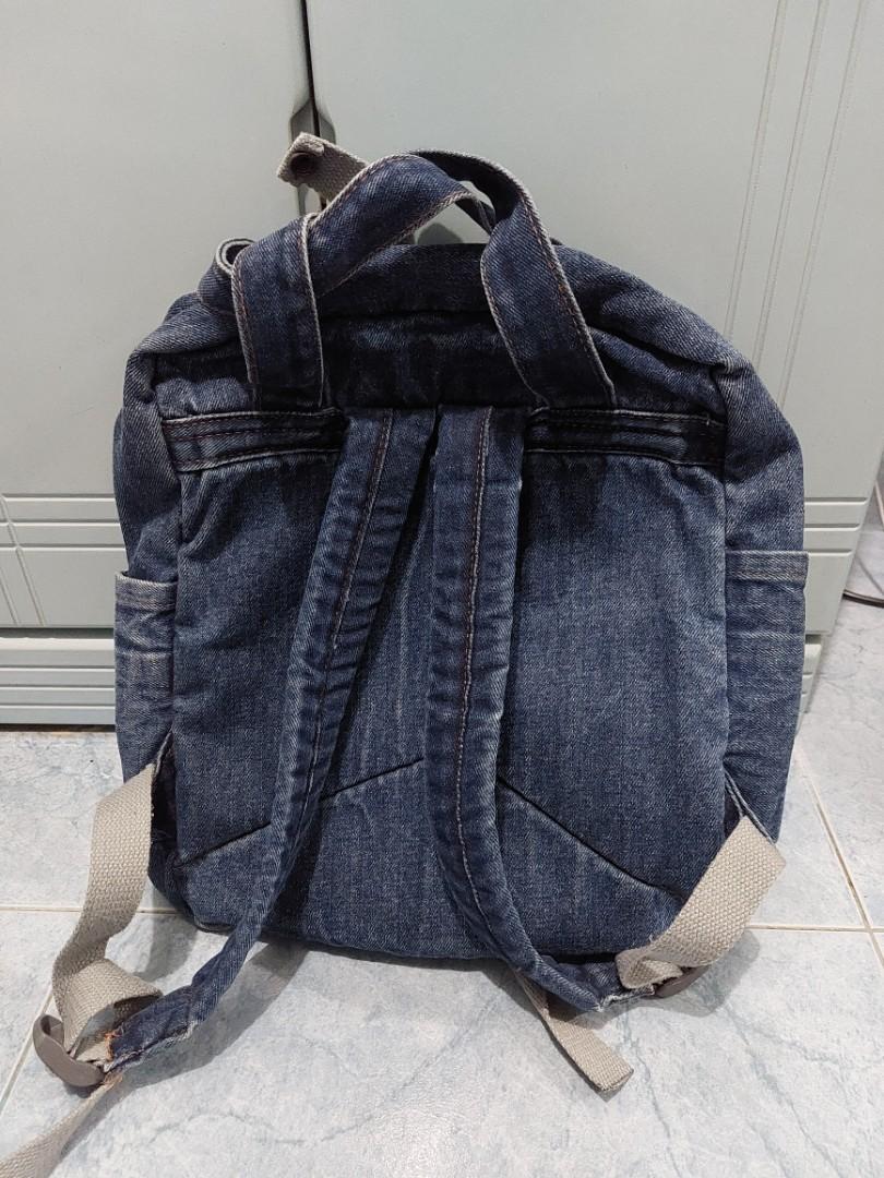 Backpack (Category: Backpacks) located in Singapore. Submitted by hojmin (Listing ID 1183855394, Image 2). Description: Each at $15 Naraya measurements Base width 26.5cm Top width 37cm Height 30cm Backpack measurements Width 35cm Height 40cm.