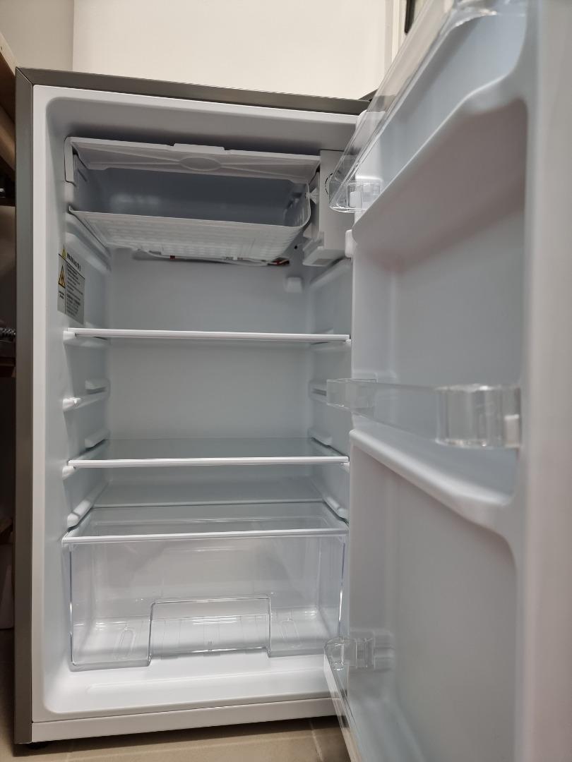 Perfect Condition ELECTROLUX EUM0900SA MiniBar Fridge 85L capacity, TV