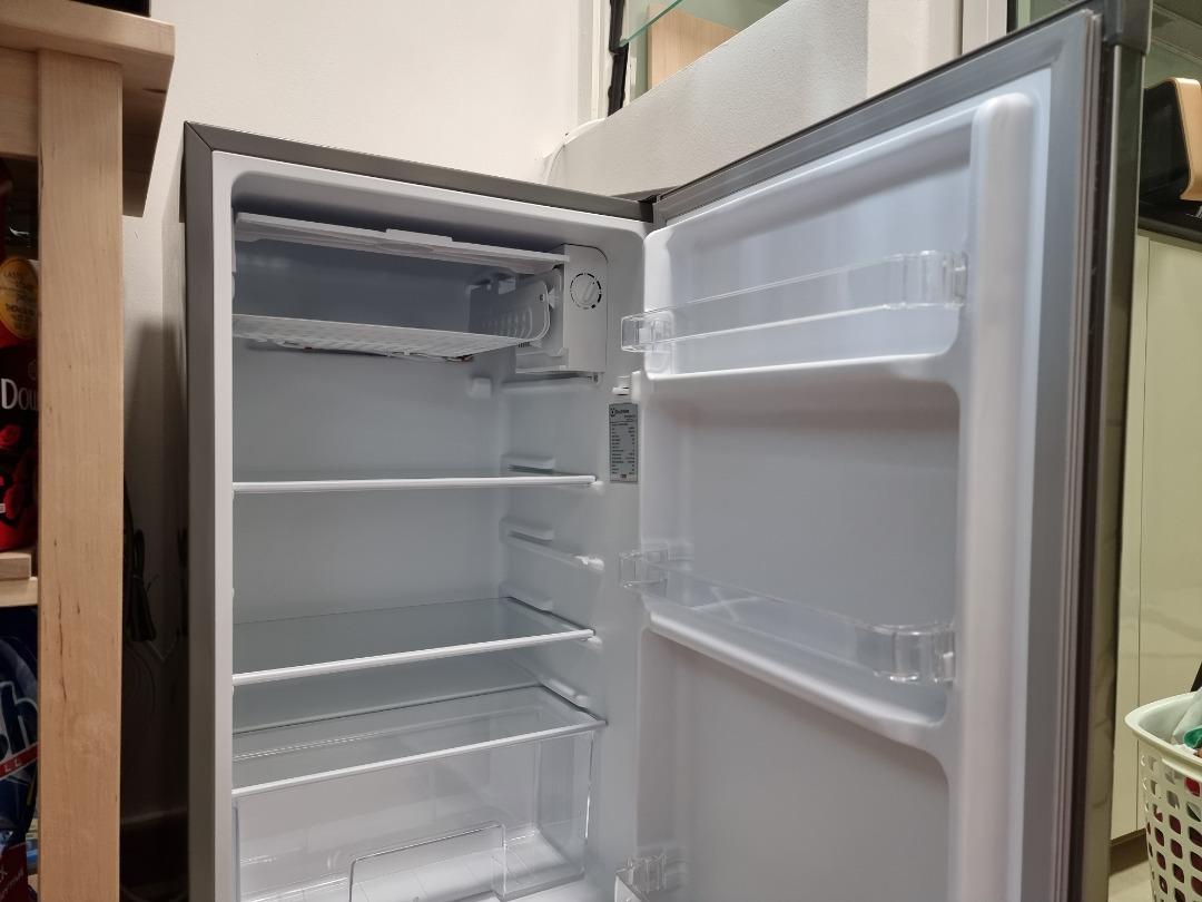 Perfect Condition ELECTROLUX EUM0900SA MiniBar Fridge 85L capacity, TV